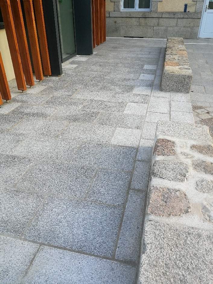 Pavage de cours en pierres naturelles Auzances