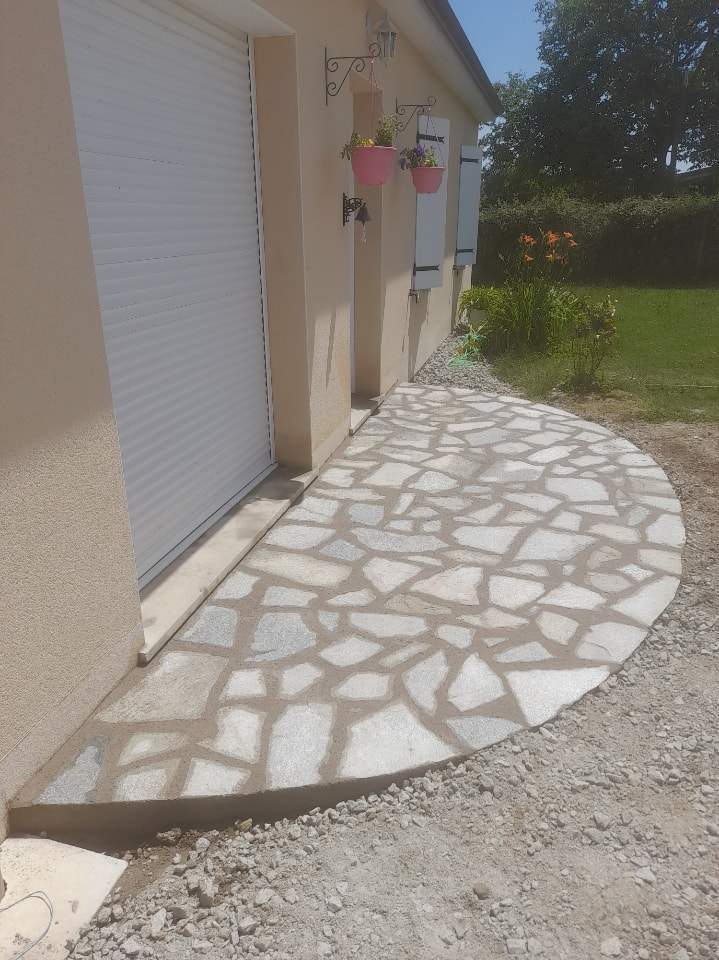 Terrasse avec revêtement en pierre naturelle Auzances
